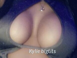 Kylie_bigtits