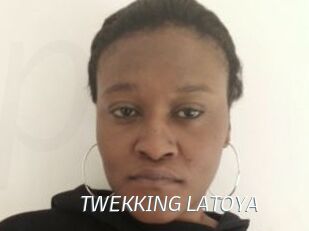 TWEKKING_LATOYA